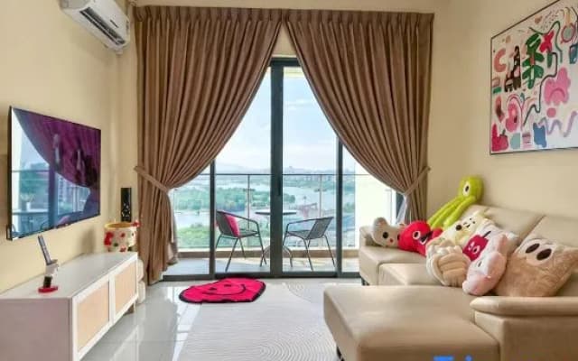 FunxVivid Seaview 2BR 2CP near SG CIQ KSL ZooJB - photo 2