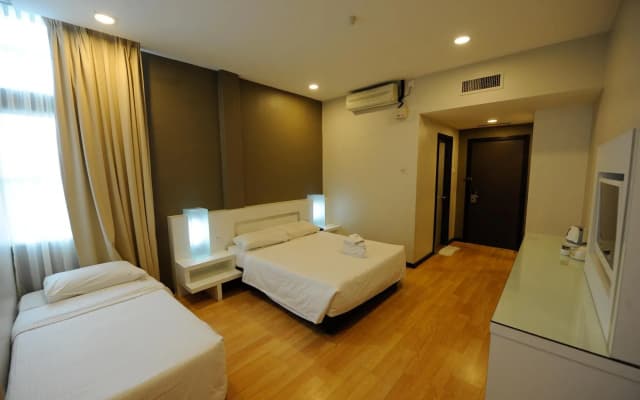 Q Hotel Kuantan - photo 4