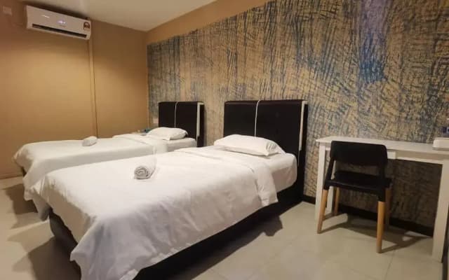 OYO HOME 90667 Chen Room Bs - photo 5