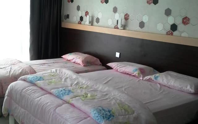 Strawberry Garden Hotel - photo 2