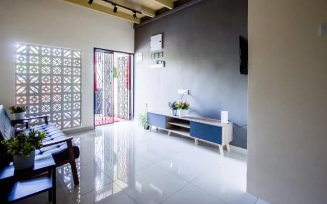 Explore 4BR Gardenhouse Retreats (Free Parking) - photo 5