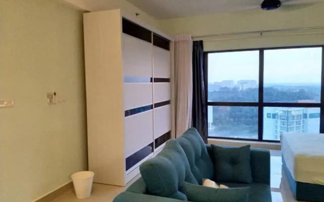 HB1614 ,Cyberjaya, Lake view, WiFi, Netflix, Free Parking, Gym, Swimming Pool, Basket Ball Court, Family play area - photo 3