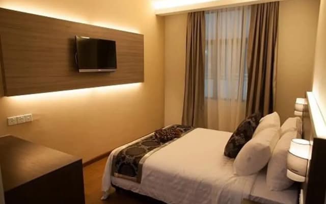 Holiday Villa Hotel & Suites - photo 2