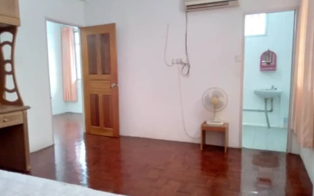OYO 90310 E Homestay Permai Timur - photo 4