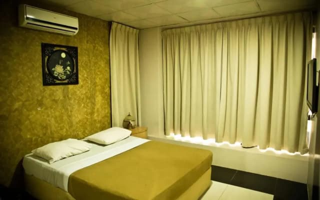 Golden Leaf Hotel Danga Bay - photo 5