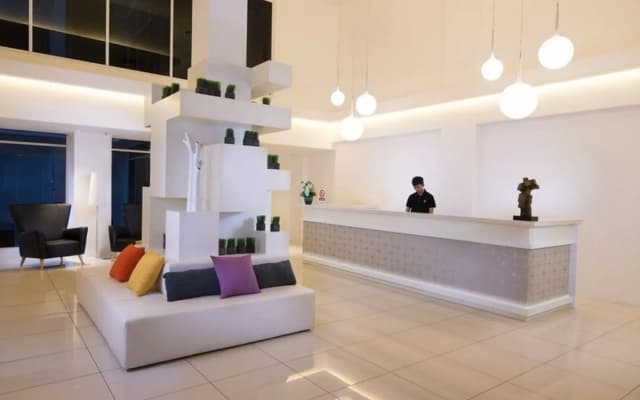 T Hotel Macallum - photo 2