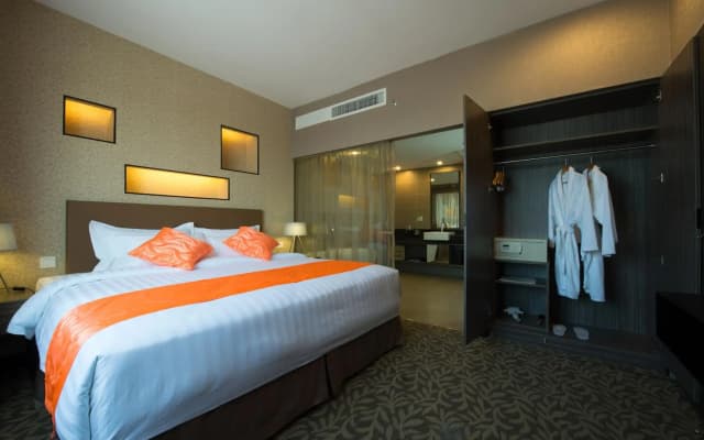 Grand Alora Hotel - photo 4