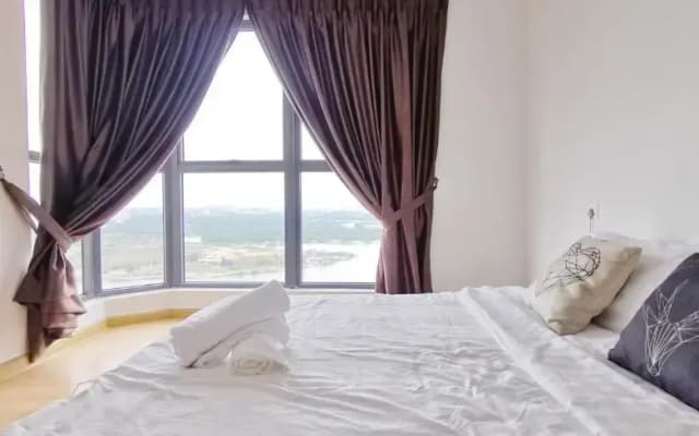 Superb Seaview Royal Strand Danga Bay Country Garden - photo 2