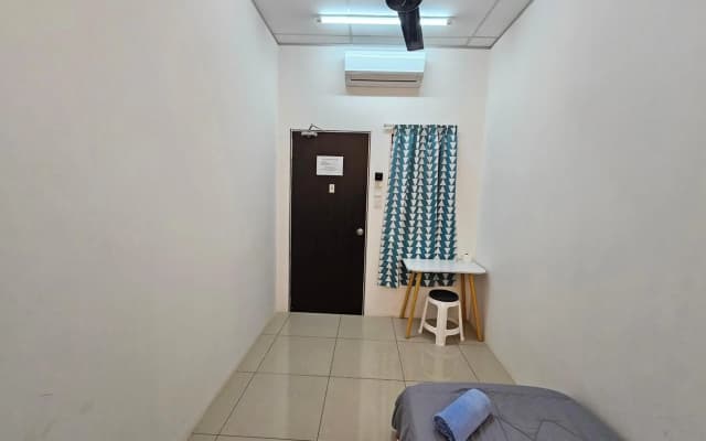 Color Mixed Home Hostel - photo 4