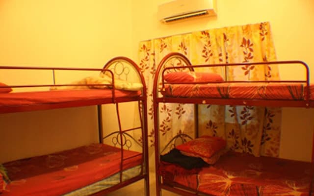 Teratai Homestay Taman Kinrara 2 - photo 2
