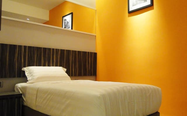 Orange Premier Hotel Taman Segar - photo 5
