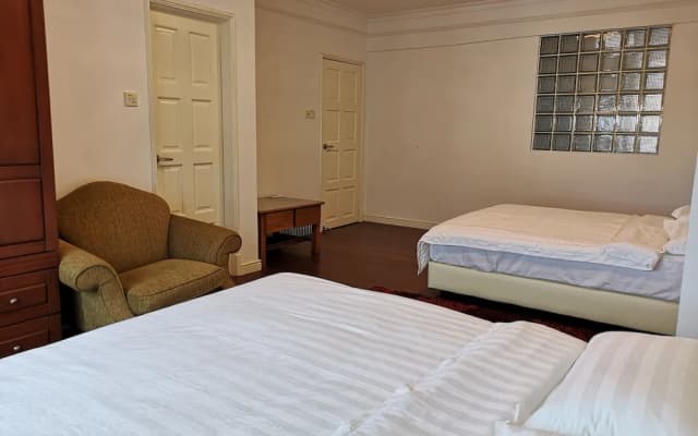 Marina Court Luxury Penthouse - photo 2