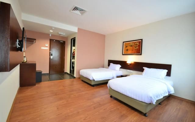 906 Riverside Hotel - photo 4