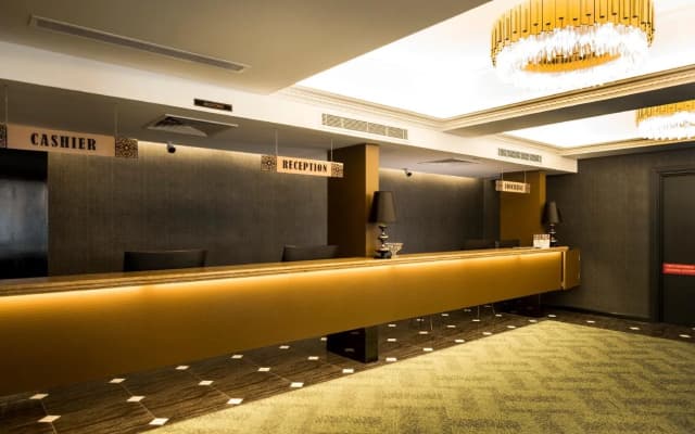 1969 Business Suites - photo 2