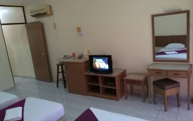 Teluk Batik Holiday Apartment - photo 4