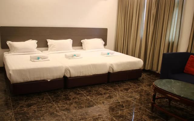 Lux Private Hotel - photo 5