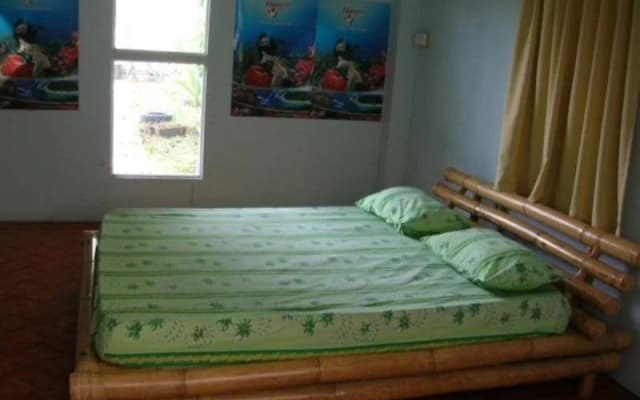 Borneo Beachouse Backpackers - photo 2