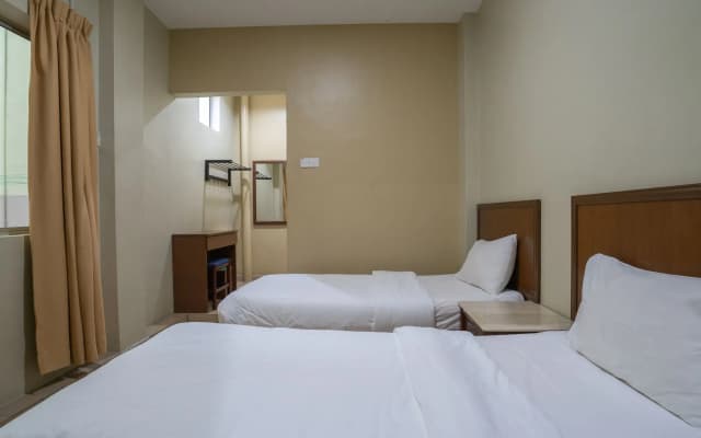 OYO 90576 Holiday Dive Inn - photo 4