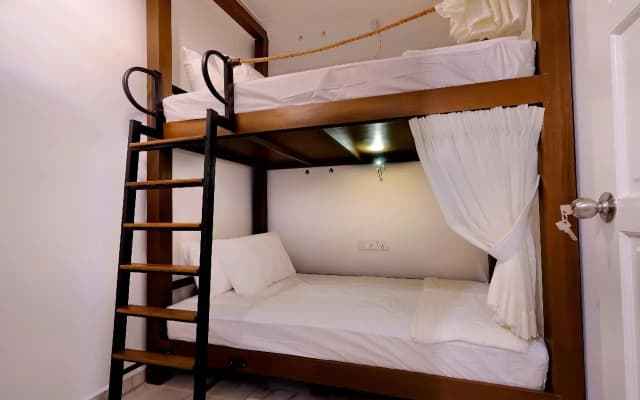 Leisure Lodge - photo 2