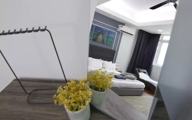YO.OM Families Luxury Condo Gateway 6 Pax - photo 3