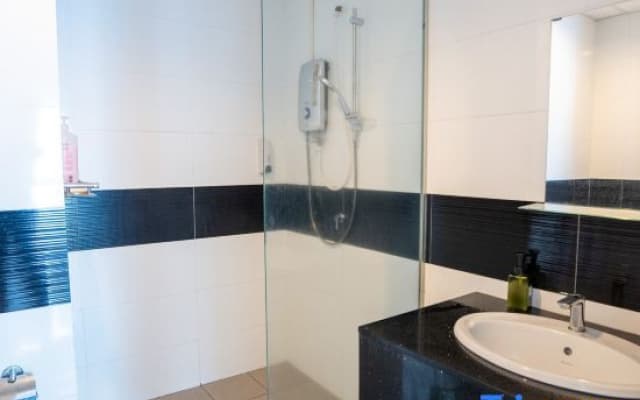 2-bedroom condo with free parking on premises. - photo 5