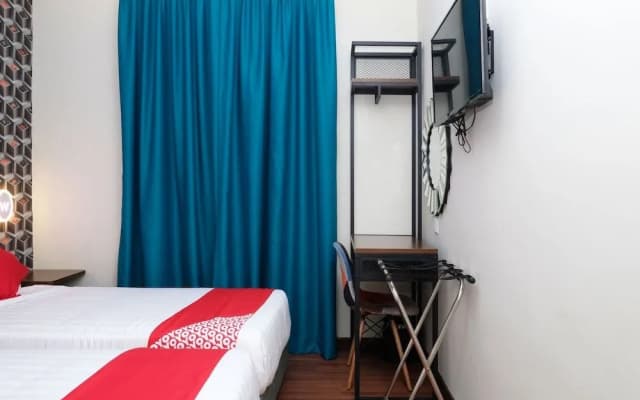 OYO 1139 W Hotel Cemerlang - photo 4