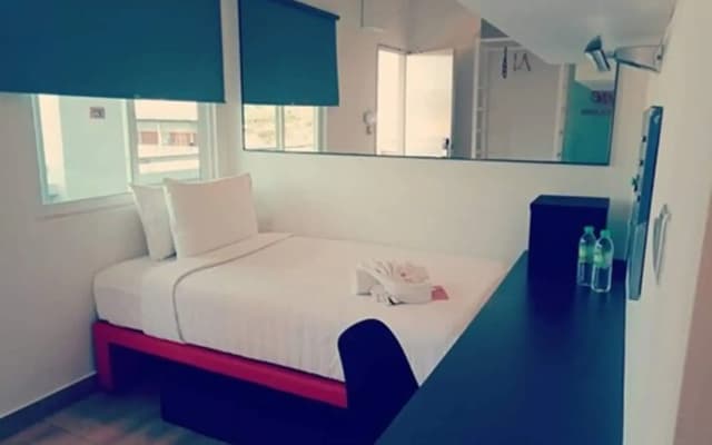 Tune Hotel KLIA Aeropolis - photo 4