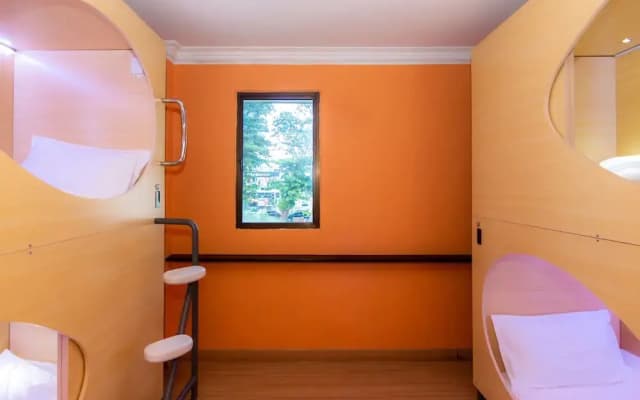 Momostay Capsule Hotel - photo 3
