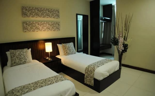 Marina Oriental Hotel - photo 3