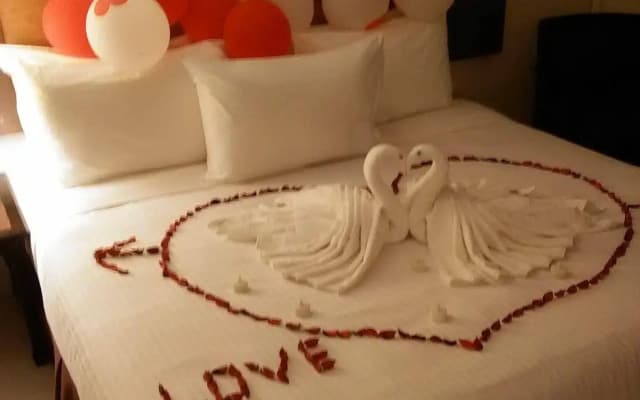 Leisure Cove Hotel & Apartments - photo 4