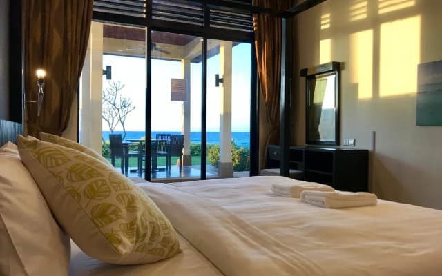 Sunset Seaview Beach Villas & Spa Suites at Nexus Karambunai - photo 5