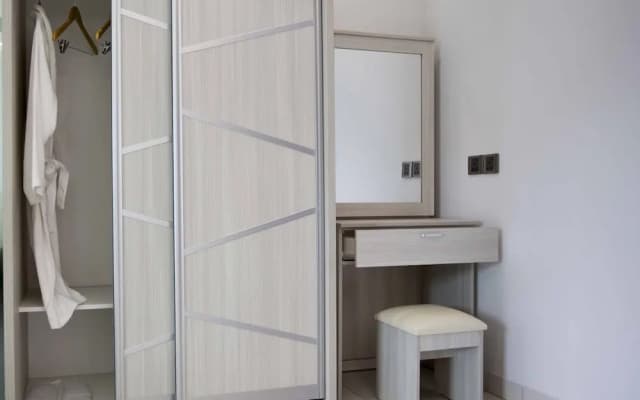 56 Residence - photo 2