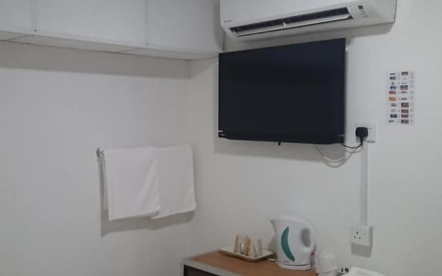 Collection O Near Taiping Mall Formerly Axis Hotel - photo 3
