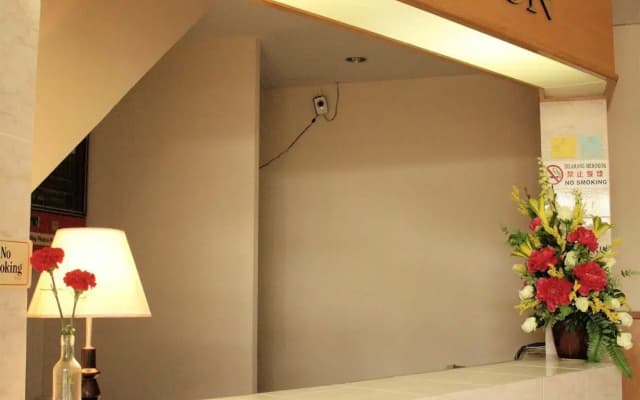 Victoria Hotel and Hostel - photo 2