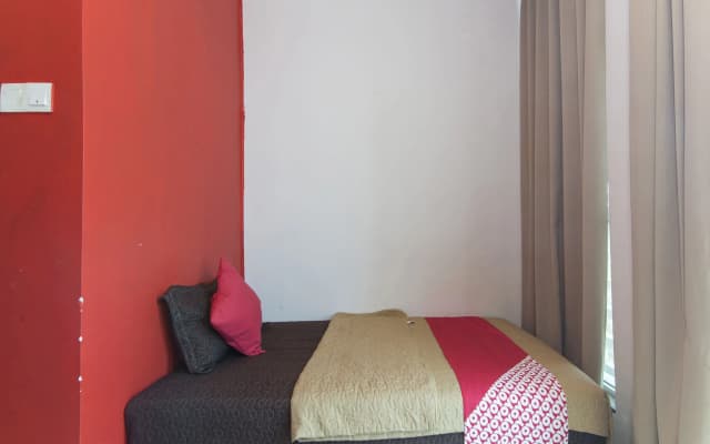 Night Queen Hotel - photo 3