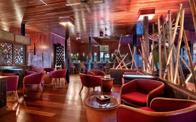 Hotel Longhouse - photo 2