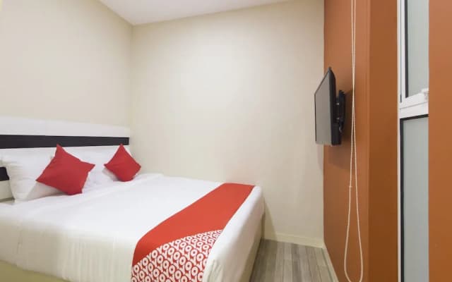 Lea Guest House & Cafe by OYO Rooms - photo 3