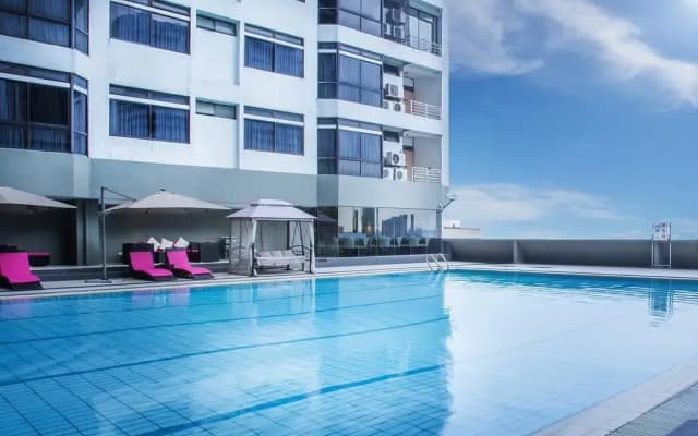 KL Plaza Suites - photo 3