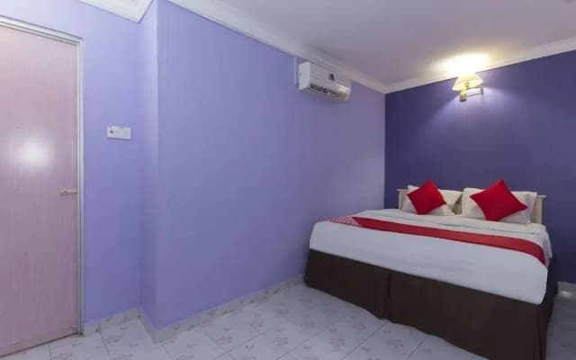 OYO 906 Happy 92 Hotel Lumut - photo 2