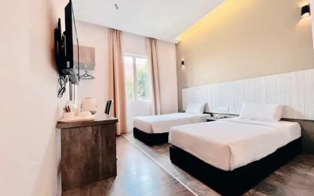 Karang Timur Motel - photo 4