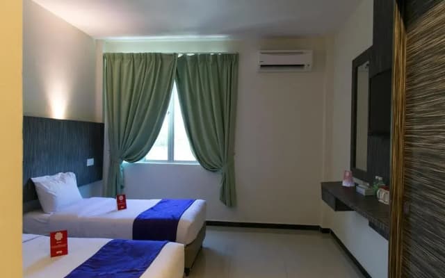 OYO Premium Jalan Pantai Tengah - photo 3