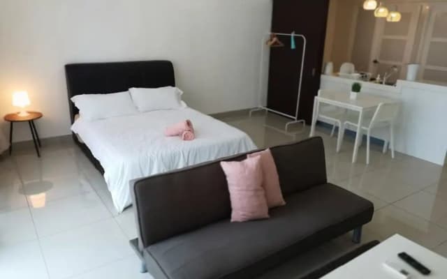 Machome GuestHome at Trefoil Setia City - photo 3