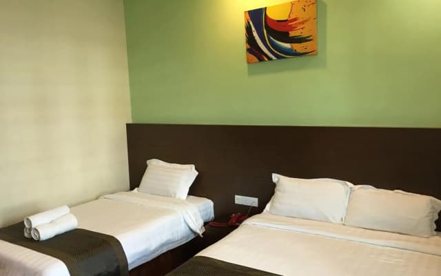 Hotel Lintas Plaza - photo 4