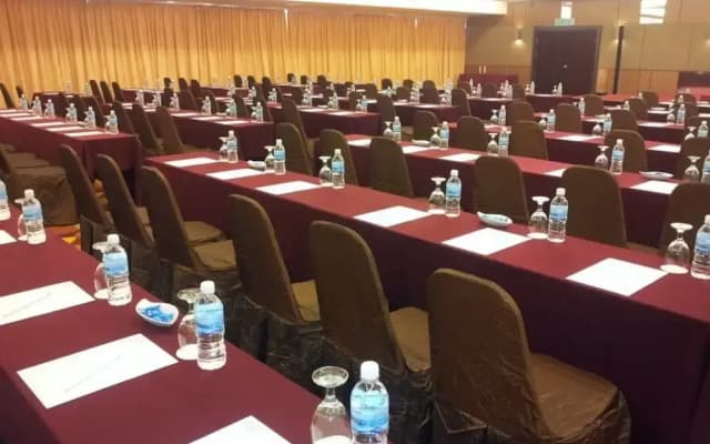 Imperial International Hotel - photo 2
