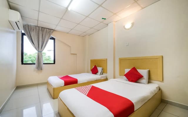 OYO 301 River Inn Hotel - photo 2
