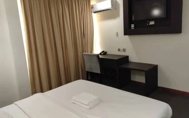 Townhouse Near Tanjung Batu Formerly 900 Inn - photo 4
