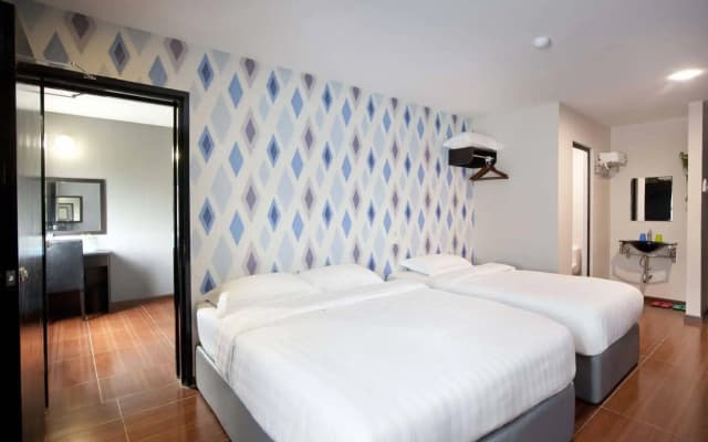 OYO 383 V3 Hotel Nusajaya - photo 5