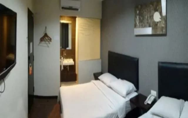 Hotel CIQ Taman Desa Tebrau - photo 5