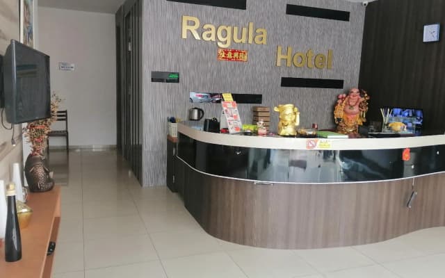OYO 90028 Ragula Hotel - photo 3
