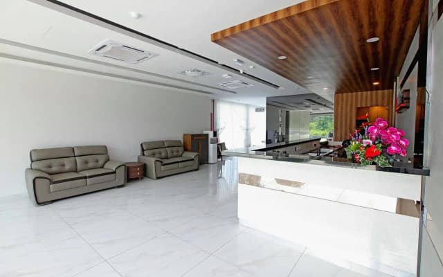 B&L Hotel by Oyo Rooms - photo 5
